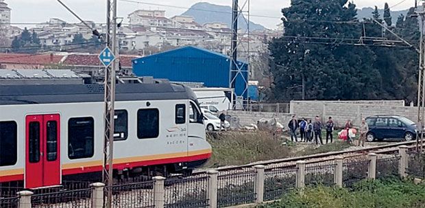 Нови детаљи о страдању ученице Ј.К.: Са великог одмора право под воз?